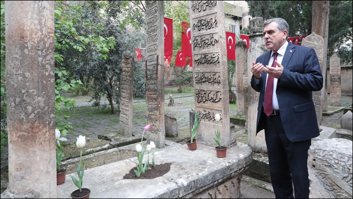 Beyazgül, Şehitlerin Kabirlerini Ziyaret Etti Dualar Okudu