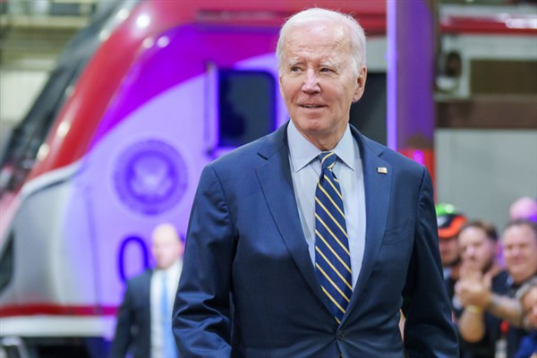 Biden: “Las Vegas ile Los Angeles arasında yüksek hızlı tren hattını hayata geçireceğiz”