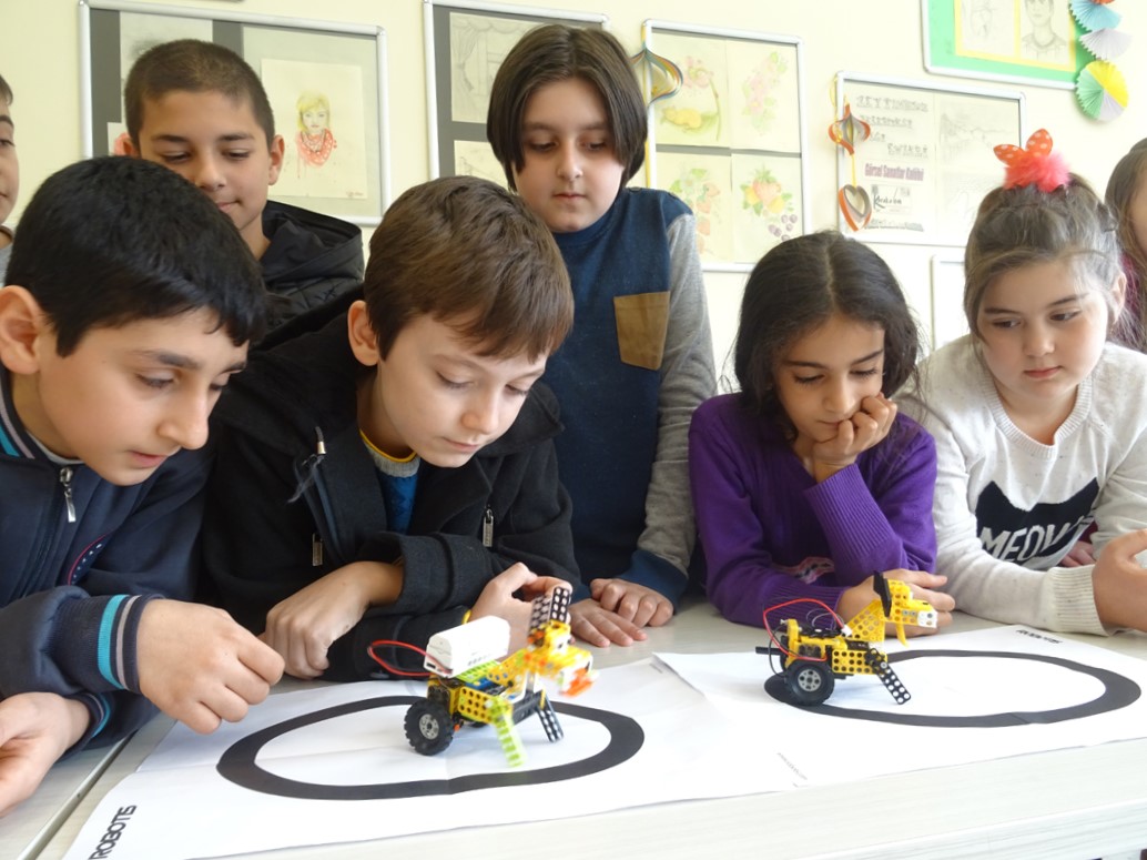 Bilgi Evleri’nde atölye ve kulüp zamanı