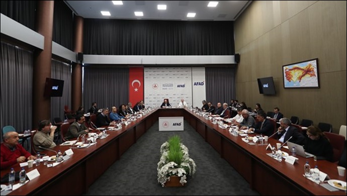 Bilim insanları ile AFAD Kriz Koordinasyon Merkezinde toplantı düzenlendi