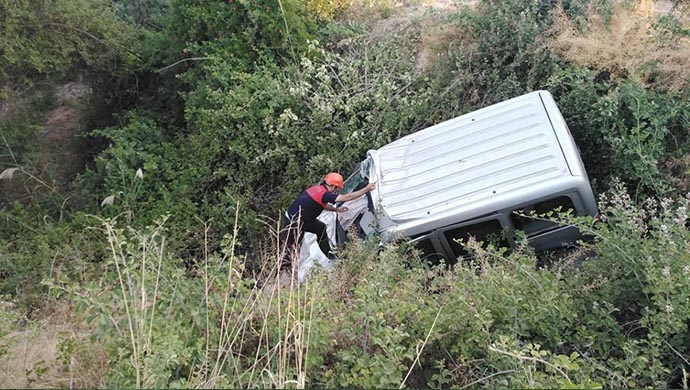 Birecik’te kaza: Araç uçuruma uçtu