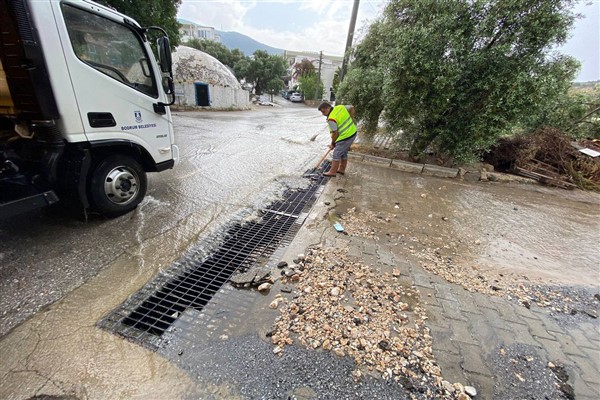 Bodrum Belediye ekipleri, sağanak yağmurlar dolayısıyla teyakkuzda bekledi