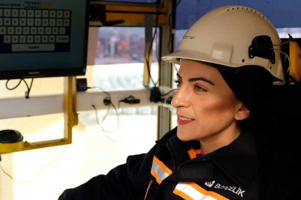 Borçelik, “Kadına güç iş yok” projesi ile çelik sektöründe kadın istihdamını artırıyor