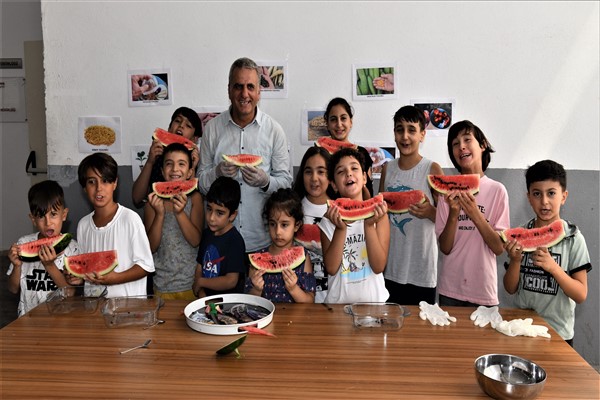 Bornova’da atalık tohumlar çocuklardan