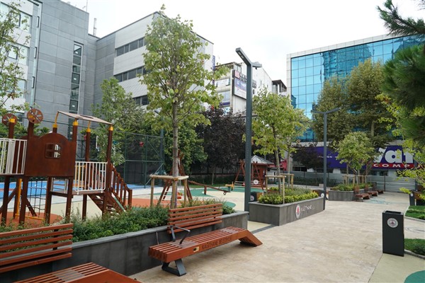 Bosna Hersek Meydanı Muhtar Zeki Uzun Parkı açıldı