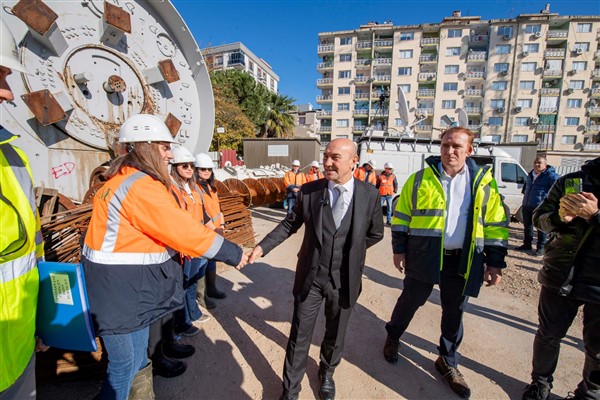 Buca Metrosu'nda beklenen TBM'ler temel kazısına indirildi