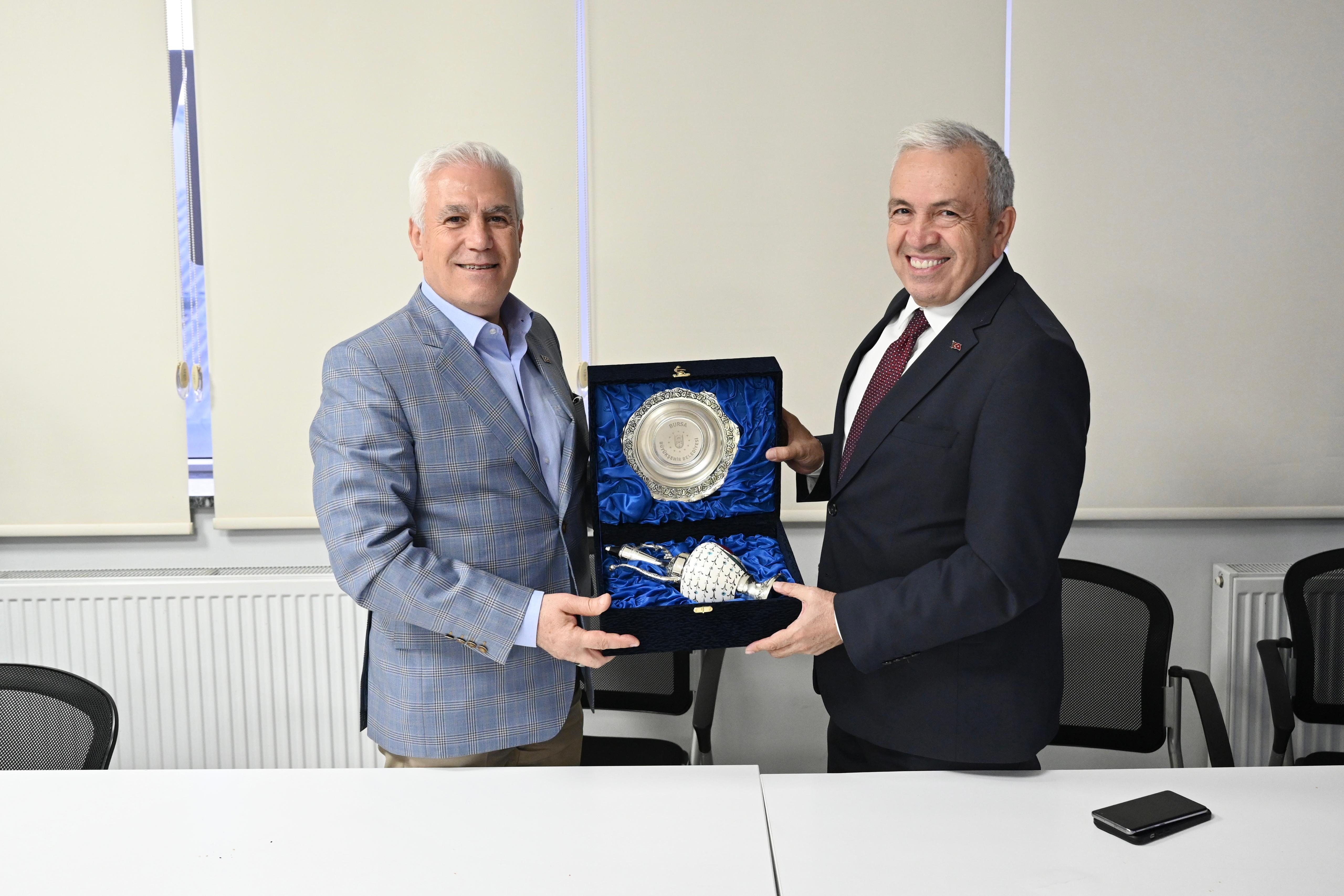 Bursa Büyükşehir Belediyesi ile Nilüfer Belediyesi’nin yöneticileri bir araya geldi 