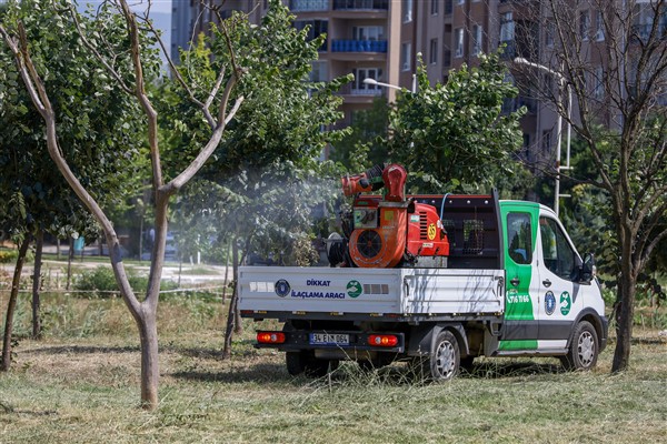 Bursa’da sinekle mücadele sürüyor