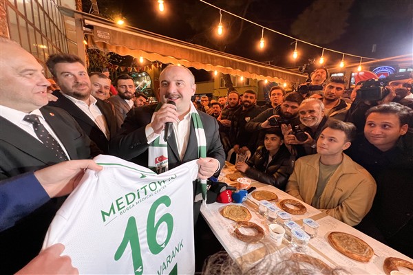 Bursa Tarihi Abdal Meydanı'nda Togg’lu sahur