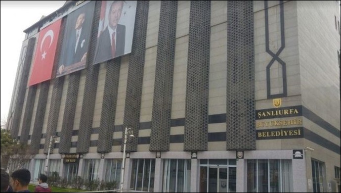 Büyükşehir Belediyesi: Bu millet boyun eğmeyecek, topunuz gelin