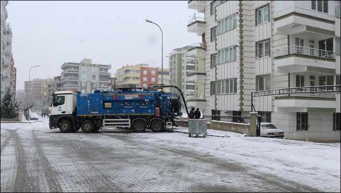 Büyükşehir Belediyesi ŞUSKİ Ekipleri,Kar Maskesine Devam Ediyor
