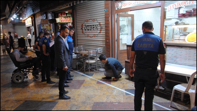 Büyükşehir 'den kaldırım işgaline çizgili önlem