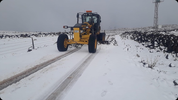 Büyükşehir Siverek Karacadağ Bölgesi’nde Karla Mücadele Ediyor-(VİDEO)
