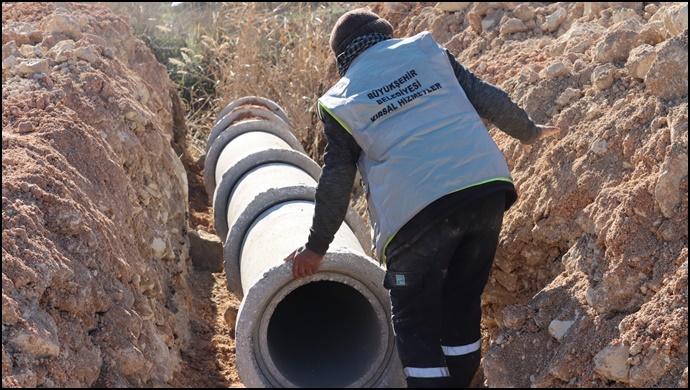 Büyükşehir’den Hilvan Ve Karaköprü Kırsalında Asfalt Ve Büz Boru Çalışması