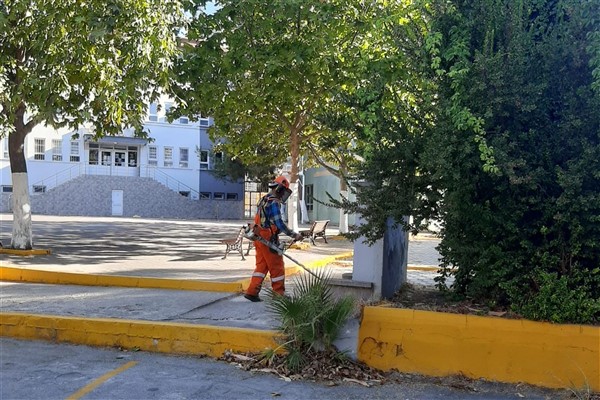 Büyükşehirden okul bahçelerinde temizlik