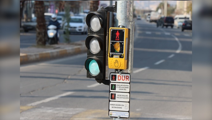 Büyükşehir’den Okul Önlerine Butonlu Yaya Geçidi-(VİDEO)