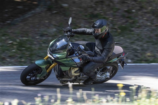 Centilmenlerin motosikleti İtalyan Moto Guzzi Motobike İstanbul’da