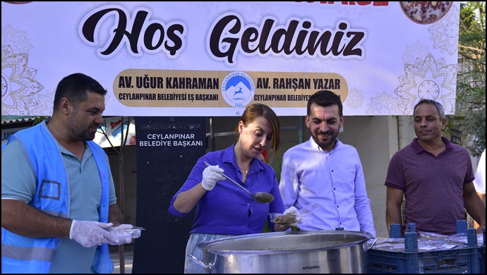 Ceylanpınar Belediyesi yurttaşlara Aşure ikram etti-(VİDEO)