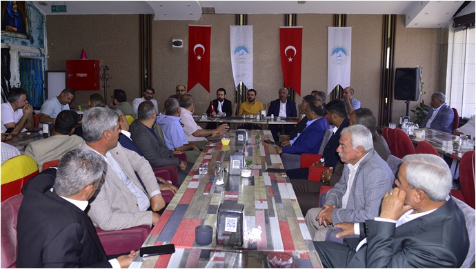 Ceylanpınar Belediye eşbaşkanı kırsal mahalle muhtarlarıyla bir araya geldi