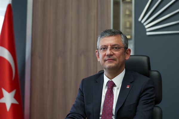 CHP Genel Başkanı Özel, koltuğunu Dora Mimaroğlu'na devretti