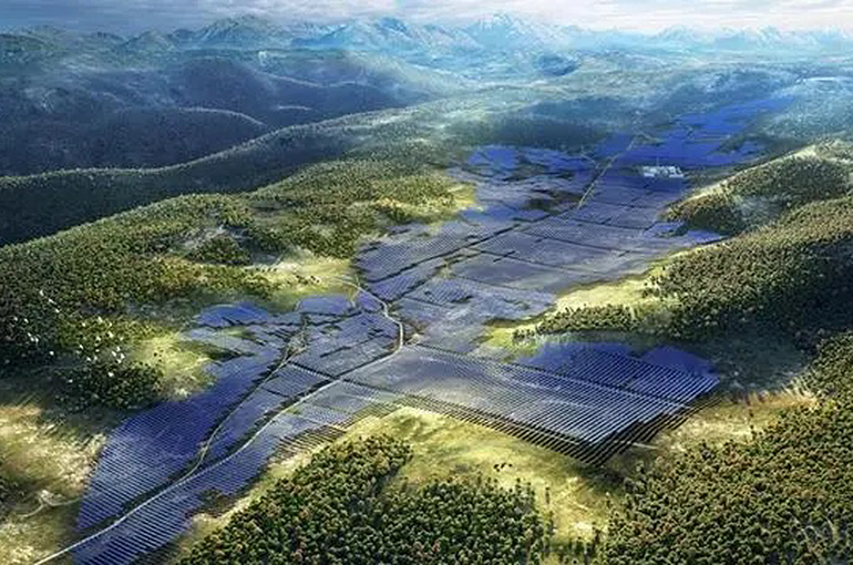 Çin, 4 bin 200 metre rakımda mega güneş santrali kuruyor