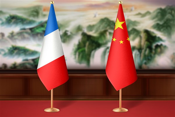 Çin Başbakanı Li Qiang Paris’te Macron’la görüştü