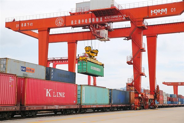 Çin’in Yangtze Nehri Deltası ile Avrupa arasında 10 yılda 20 bin yük treni seferi yapıldı