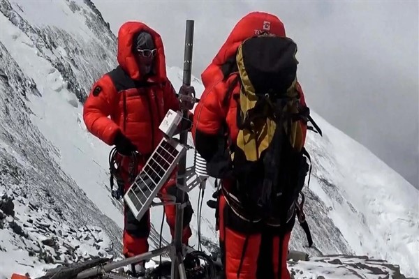 Çinli ekip ölçüm yaptı, Everest’in zirvesindeki karın derinliği 9.5 metre