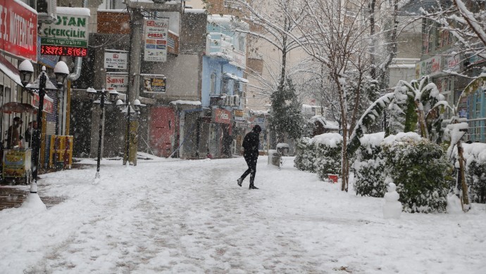 Cizre’de 3 yıl sonra kar yağışı