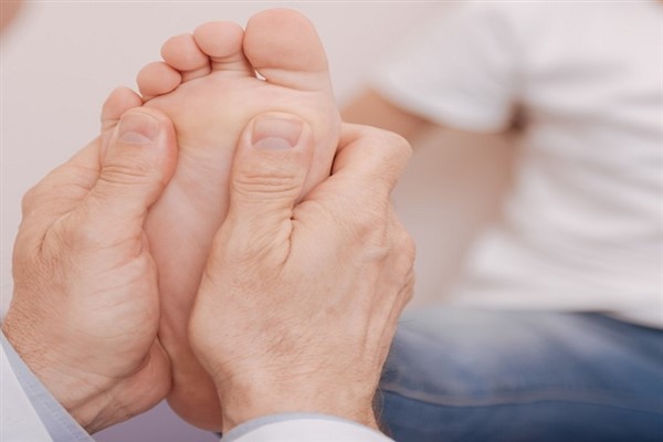 Çocuğunuzun ayağı yere tamamen basıyorsa dikkat