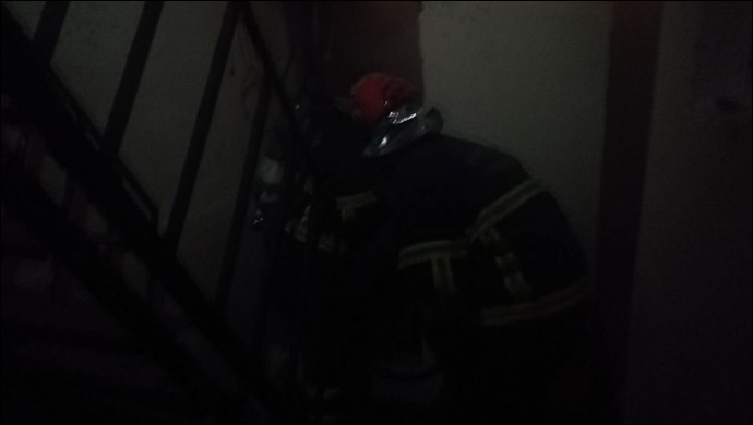 Çocuklar ateş ile oynadı! Odunluk yandı-(VİDEO)