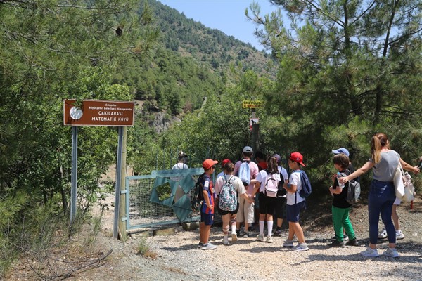 Çocuklar Çakılarası Matematik Köyü’nde