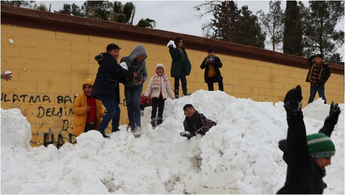 Çocuklar İstedi Başkan Beyazgül O İlçeye Kar Gönderdi-(VİDEO)