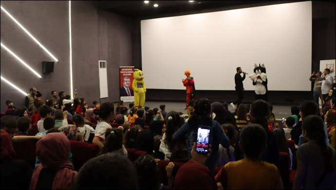Çocuklara İki Süpriz Birden, Hem Sinema Hem Animasyon Gösterisi-(VİDEO)