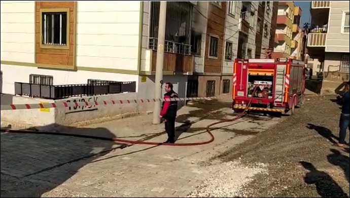 Çocukların çakmakla oynaması yangına neden oldu!-(VİDEO)