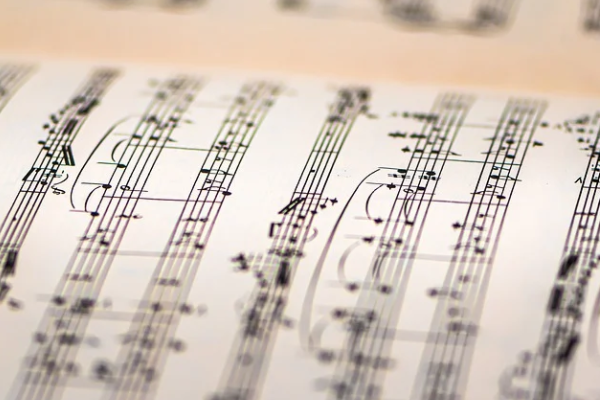 CRR’de “Girişte Solda” müzik sohbetleri Üstün Dökmen ile 19 Şubat’ta başlıyor