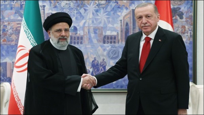 Cumhurbaşkanı Erdoğan İran Cumhurbaşkanı Reisi ile bir araya geldi