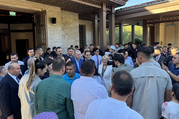 Cumhurbaşkanı Erdoğan, bayram namazını Okluk Millet Camisi'nde kıldı