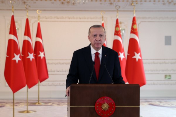 Cumhurbaşkanı Erdoğan, İstanbul Tersaneler Komutanlığı’nda, işçilerle iftar programında konuşuyor