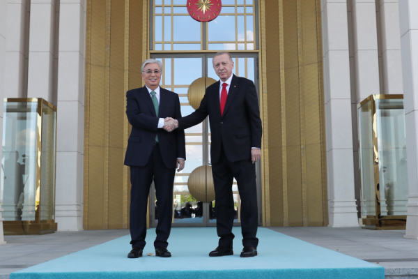 Cumhurbaşkanı Erdoğan, Kazakistan Cumhurbaşkanı Tokayev ile ortak basın toplantısı düzenliyor