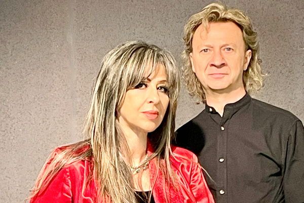Daniela Simmons ve Emanuele Esposti ikilisinden düet