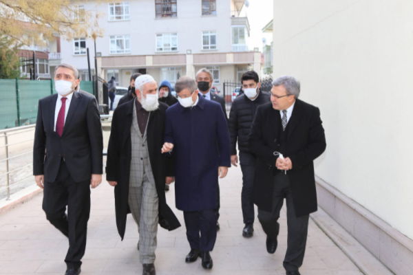 Davutoğlu’dan Ahmet Çalık’ın ailesine taziye ziyareti