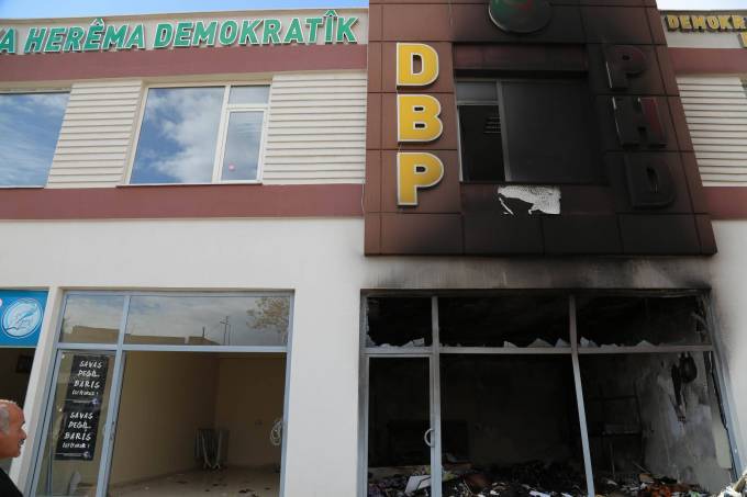 DBP Çınar İlçe binası ateşe verildi