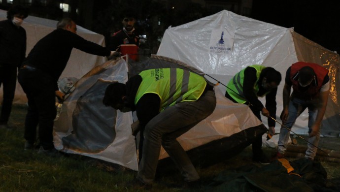 Depremin 3’üncü gününde de dayanışma seferberliği
