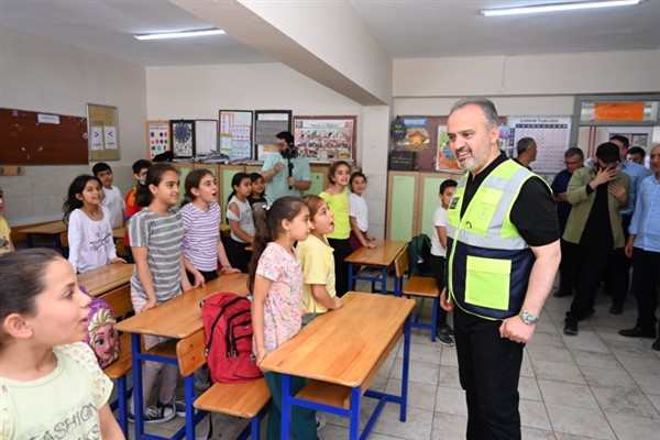 Depremzede çocuklara Bursa morali