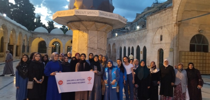 Depremzede Öğrenciler Sabah Namazında Buluştu