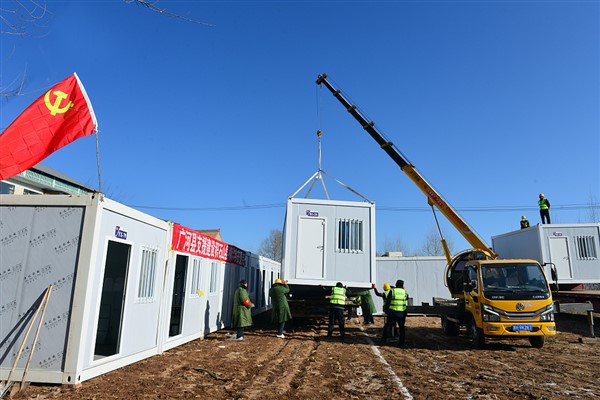 Depremzedeleri yerleştirme çalışmaları aralıksız sürüyor