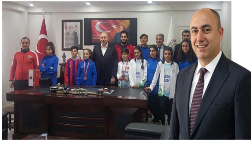 Dereceye Giren Öğrencilerden Başkan Aksoy’a Ziyaret