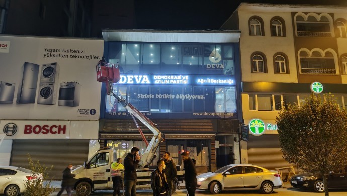 DEVA: Ağrı Belediyesi para alıp billboardlarımızı asmadı