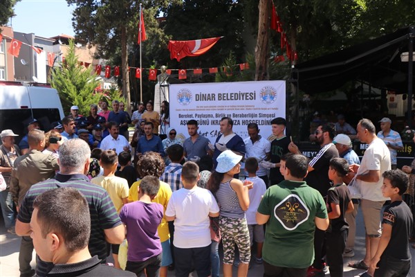 Dinar'da aşure ikramı yapıldı